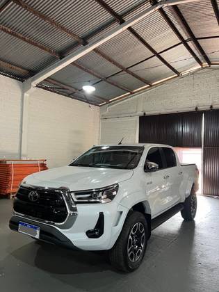 TOYOTA HILUX 2.8 D-4D TURBO DIESEL CD SRX PLUS 4X4 AUTOMÁTICO
